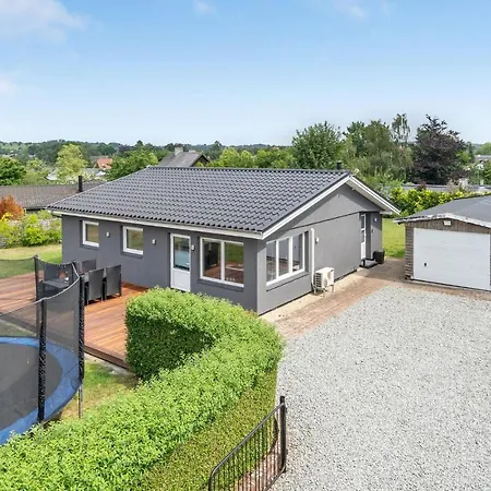 3 Bedroom Stunning In *