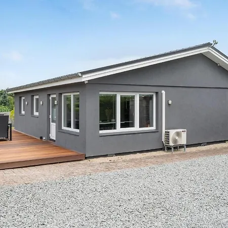3 Bedroom Stunning In בית נופש Frederiksværk