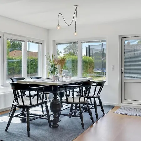 3 Bedroom Stunning In *